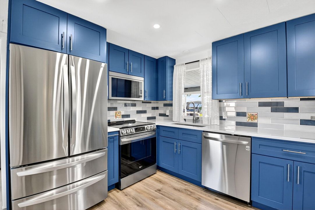 Active With Contract: $215,000 (3 beds, 2 baths, 1113 Square Feet)