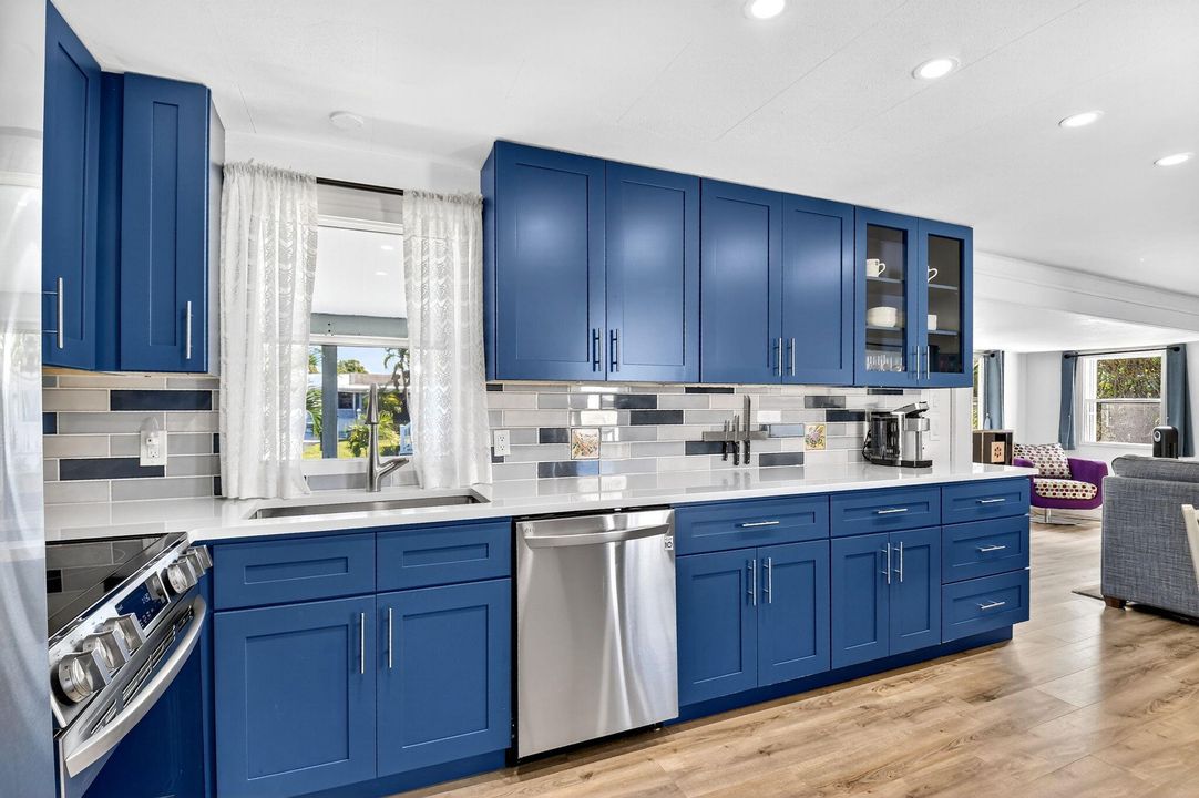 Active With Contract: $215,000 (3 beds, 2 baths, 1113 Square Feet)