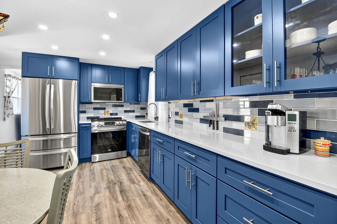 Active With Contract: $215,000 (3 beds, 2 baths, 1113 Square Feet)