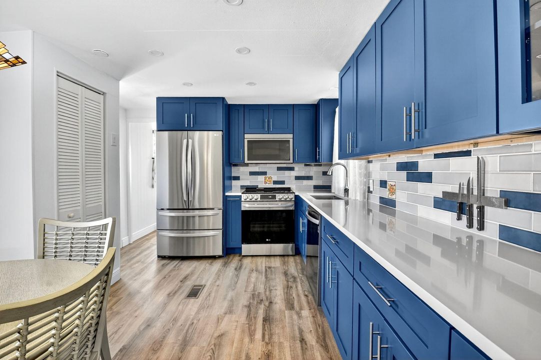 Active With Contract: $215,000 (3 beds, 2 baths, 1113 Square Feet)