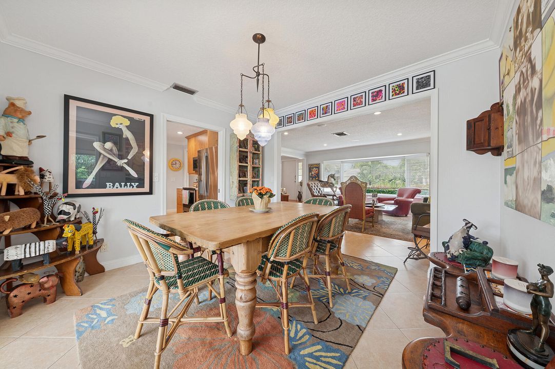 合同活跃: $949,000 (3 贝兹, 2 浴室, 2036 平方英尺)