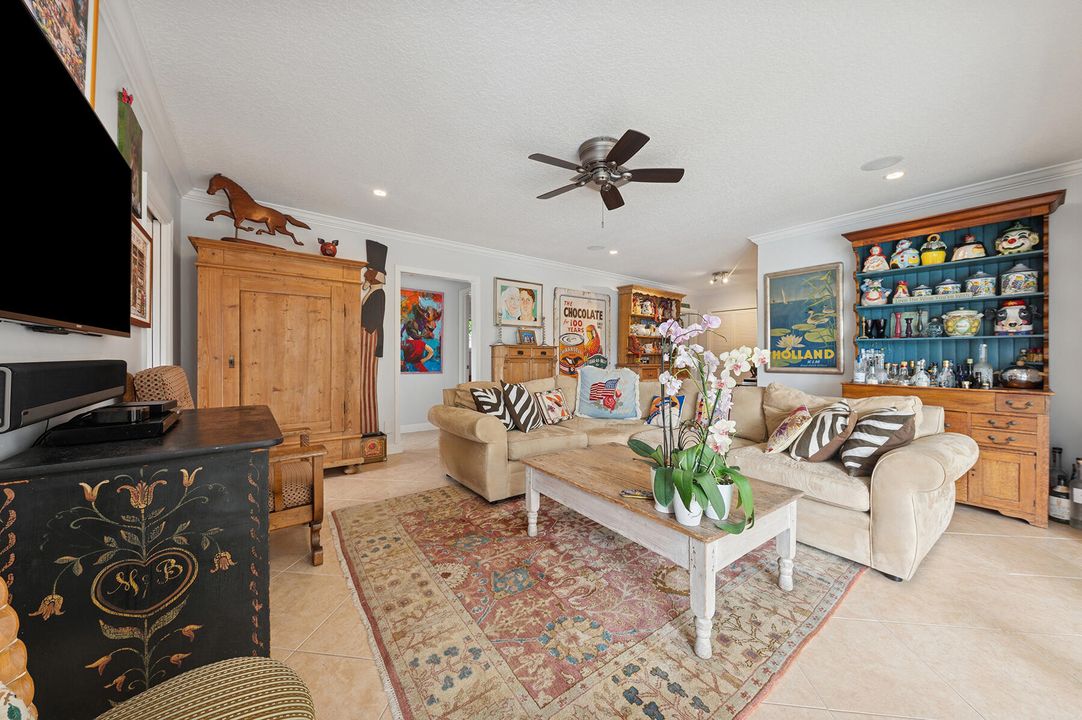 合同活跃: $949,000 (3 贝兹, 2 浴室, 2036 平方英尺)