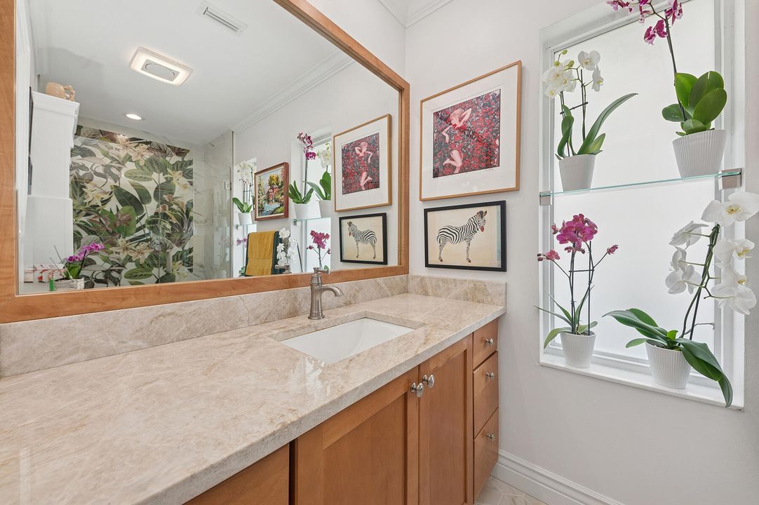 合同活跃: $949,000 (3 贝兹, 2 浴室, 2036 平方英尺)