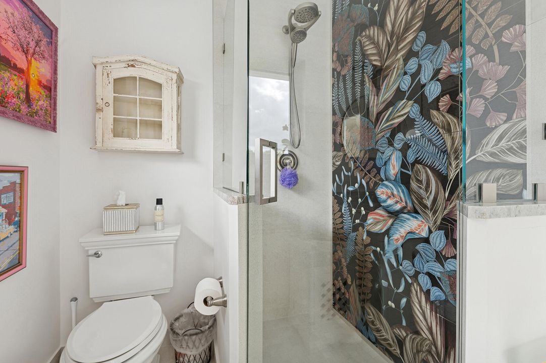 合同活跃: $949,000 (3 贝兹, 2 浴室, 2036 平方英尺)