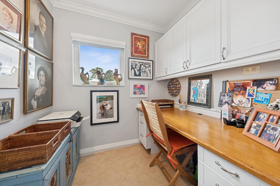 合同活跃: $949,000 (3 贝兹, 2 浴室, 2036 平方英尺)