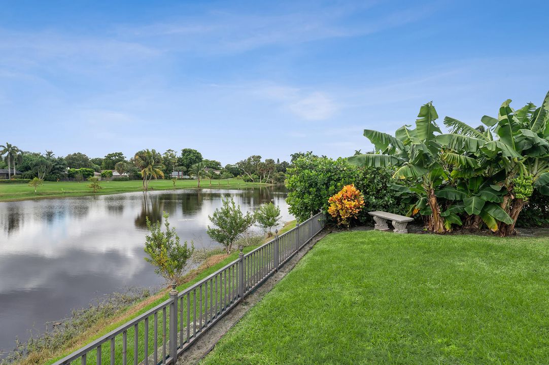 合同活跃: $949,000 (3 贝兹, 2 浴室, 2036 平方英尺)