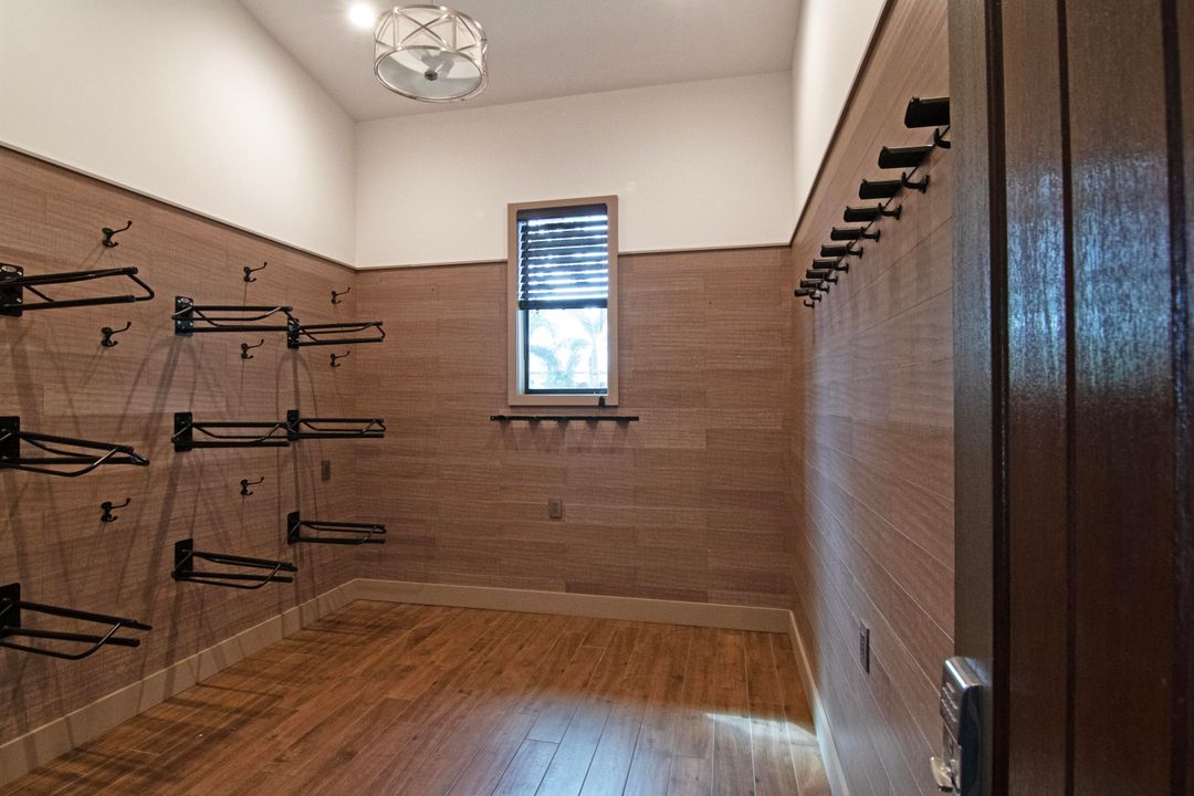 For Rent: $10,500 (0 beds, 1 baths, 7600 Square Feet)