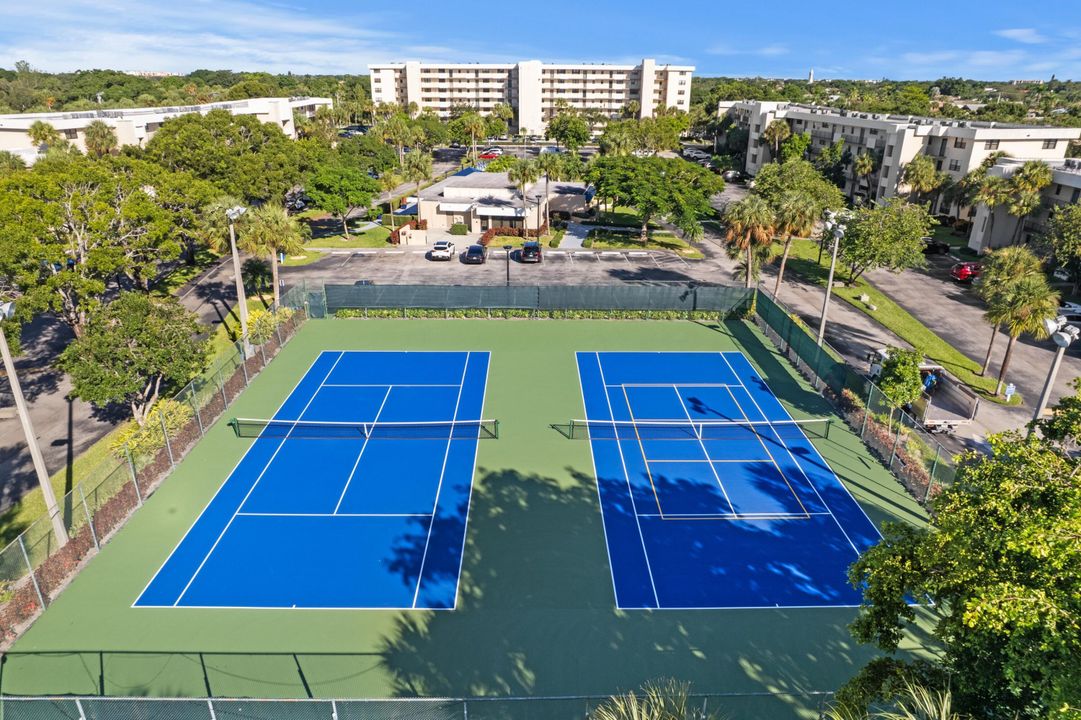 合同活跃: $1,950 (2 贝兹, 2 浴室, 1050 平方英尺)