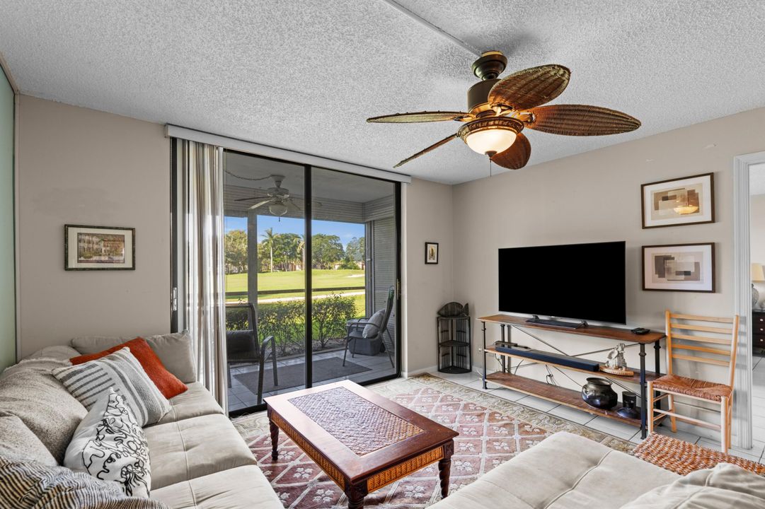 合同活跃: $1,950 (2 贝兹, 2 浴室, 1050 平方英尺)