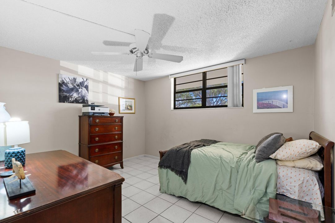 合同活跃: $1,950 (2 贝兹, 2 浴室, 1050 平方英尺)