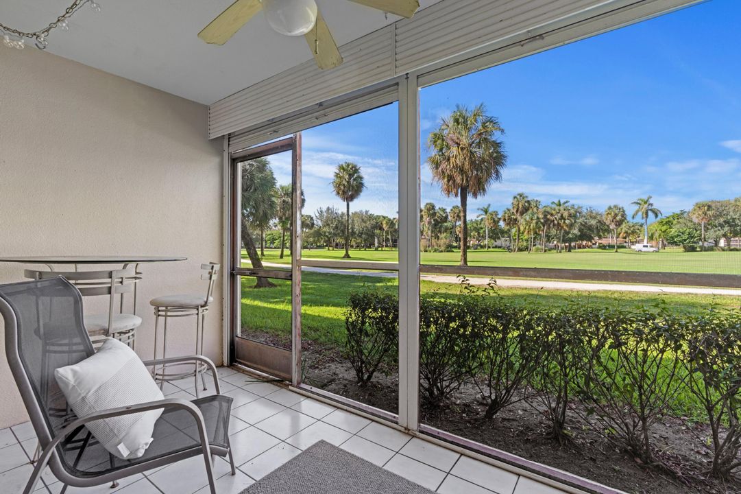 合同活跃: $1,950 (2 贝兹, 2 浴室, 1050 平方英尺)