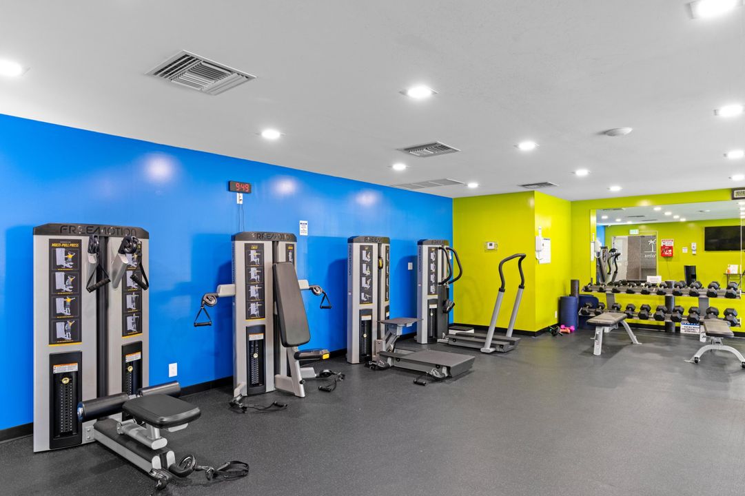 合同活跃: $1,950 (2 贝兹, 2 浴室, 1050 平方英尺)