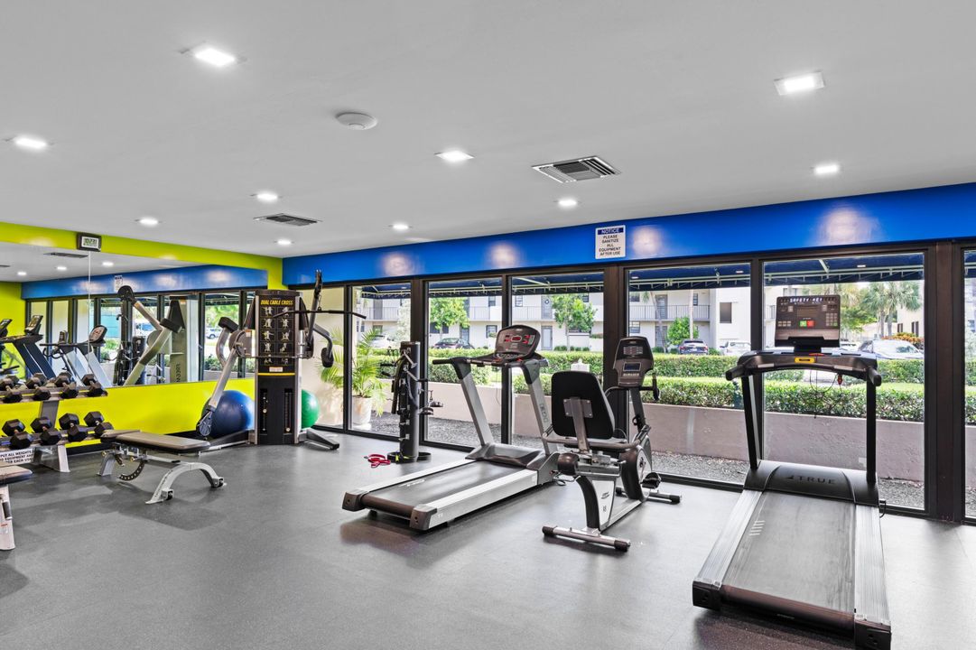 合同活跃: $1,950 (2 贝兹, 2 浴室, 1050 平方英尺)