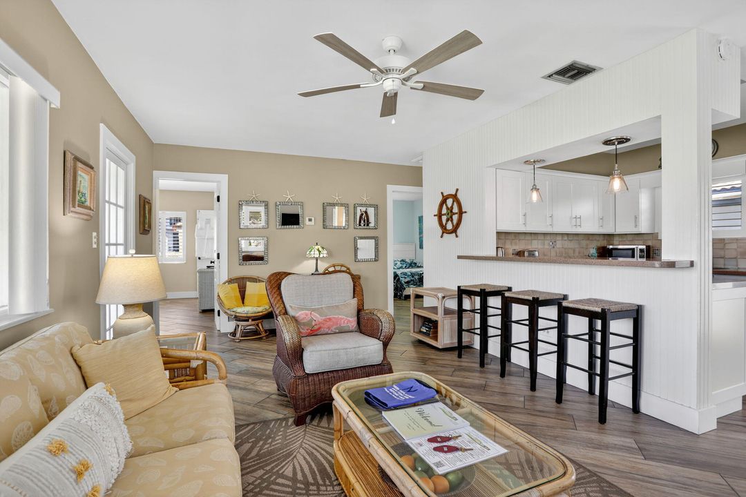 待售: $1,080,000 (2 贝兹, 2 浴室, 777 平方英尺)