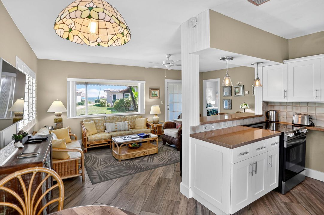 待售: $1,080,000 (2 贝兹, 2 浴室, 777 平方英尺)