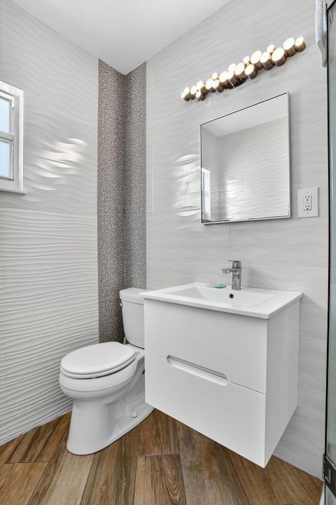 待售: $1,080,000 (2 贝兹, 2 浴室, 777 平方英尺)