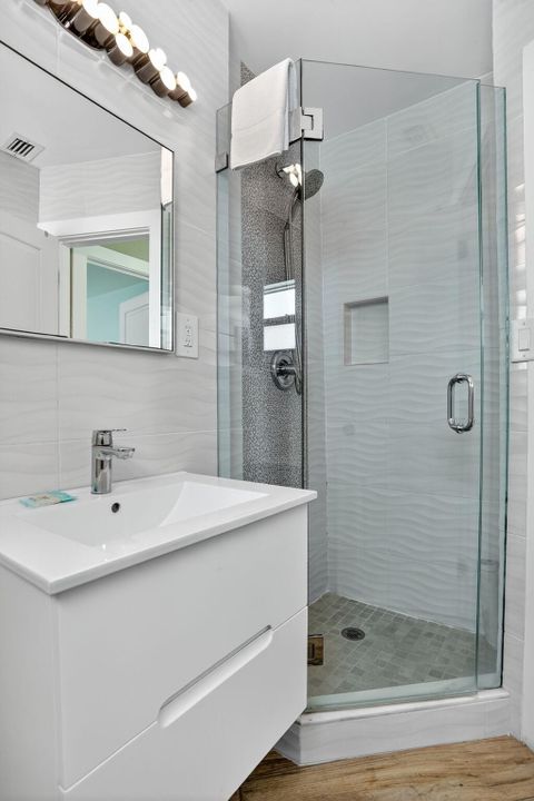 待售: $1,080,000 (2 贝兹, 2 浴室, 777 平方英尺)