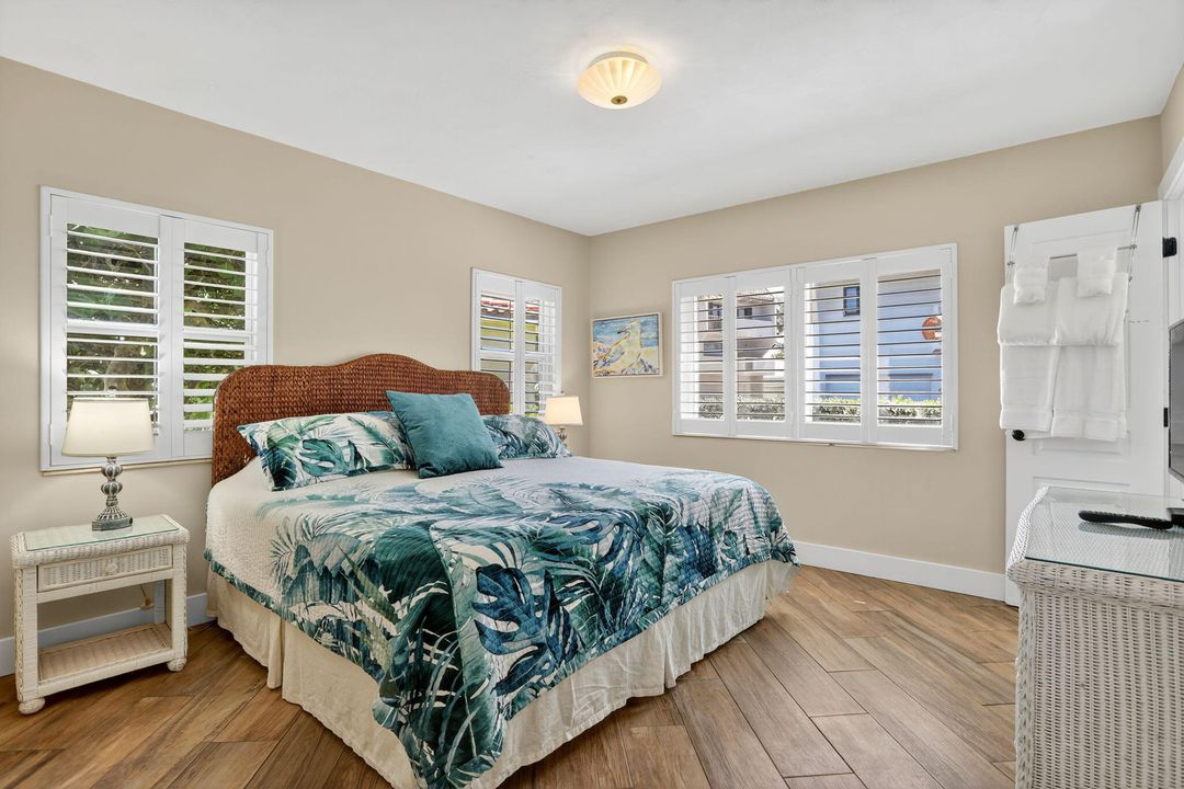 待售: $1,080,000 (2 贝兹, 2 浴室, 777 平方英尺)