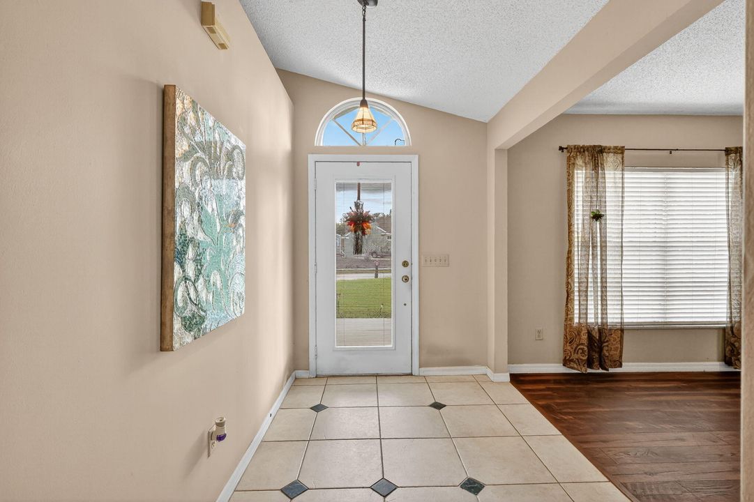 Active With Contract: $363,000 (3 beds, 2 baths, 1746 Square Feet)