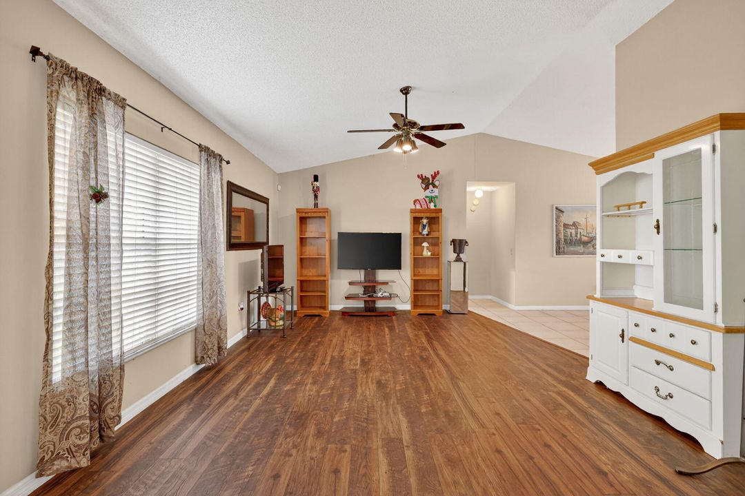 Active With Contract: $363,000 (3 beds, 2 baths, 1746 Square Feet)