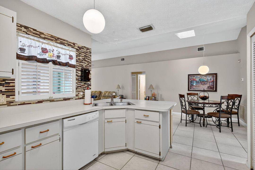 Active With Contract: $363,000 (3 beds, 2 baths, 1746 Square Feet)