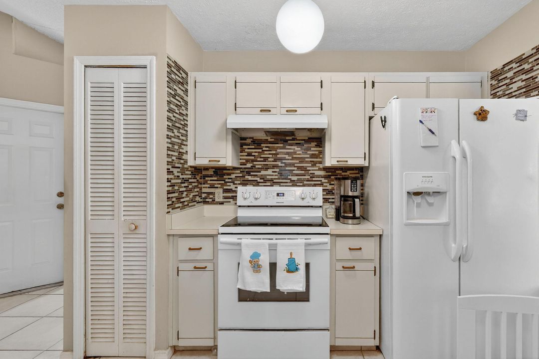 Active With Contract: $363,000 (3 beds, 2 baths, 1746 Square Feet)