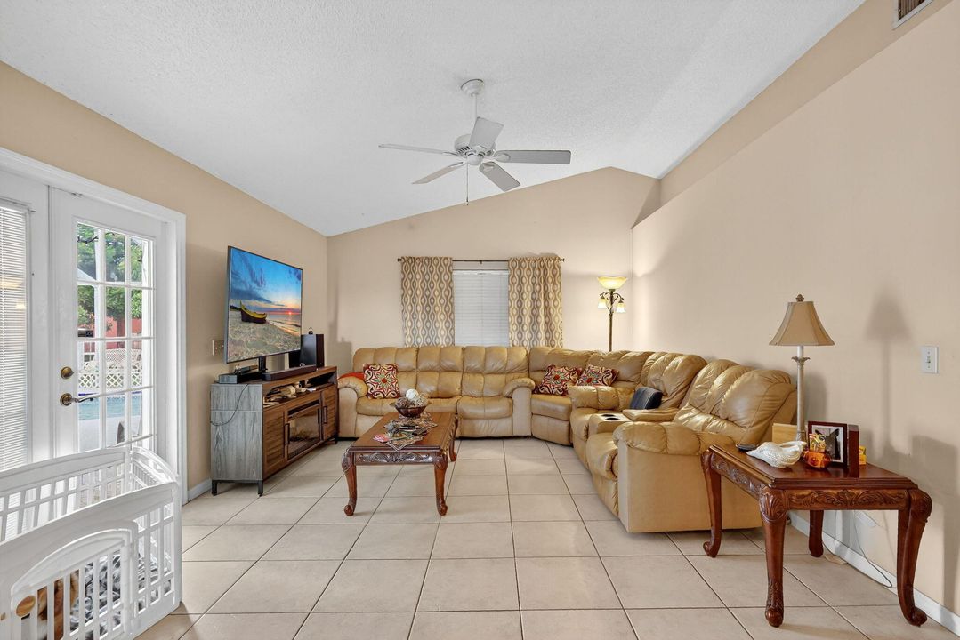 Active With Contract: $363,000 (3 beds, 2 baths, 1746 Square Feet)