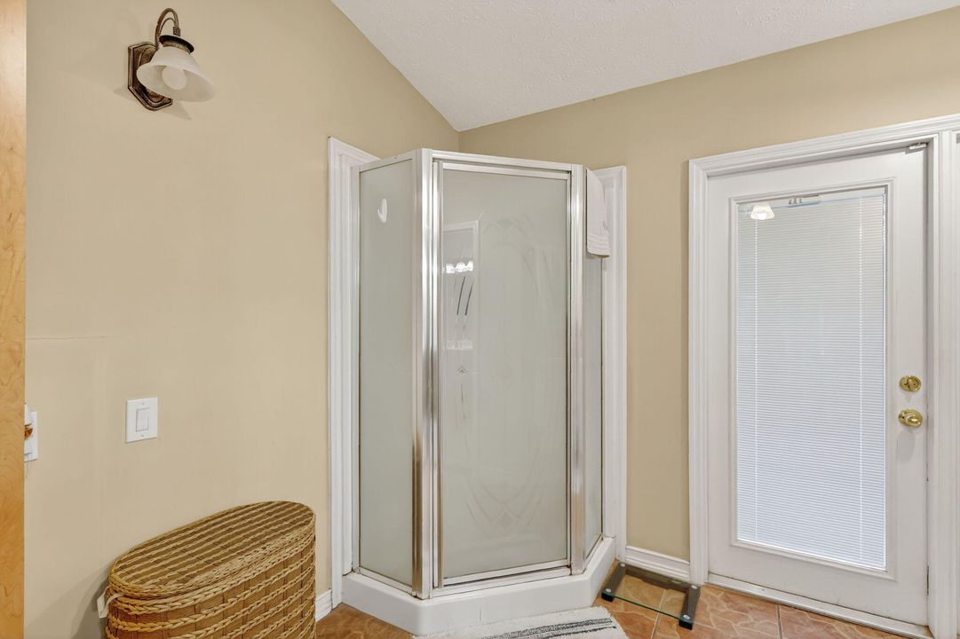 Active With Contract: $363,000 (3 beds, 2 baths, 1746 Square Feet)