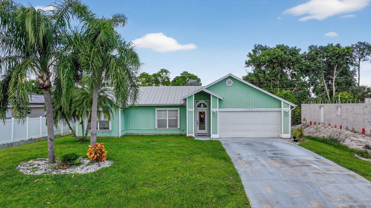 Active With Contract: $363,000 (3 beds, 2 baths, 1746 Square Feet)