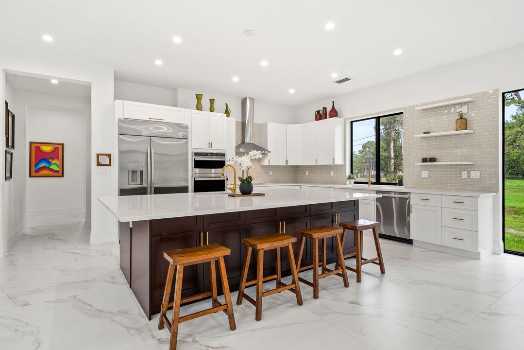 На продажу: $2,449,000 (5 спален, 6 ванн, 5495 Квадратных фут)