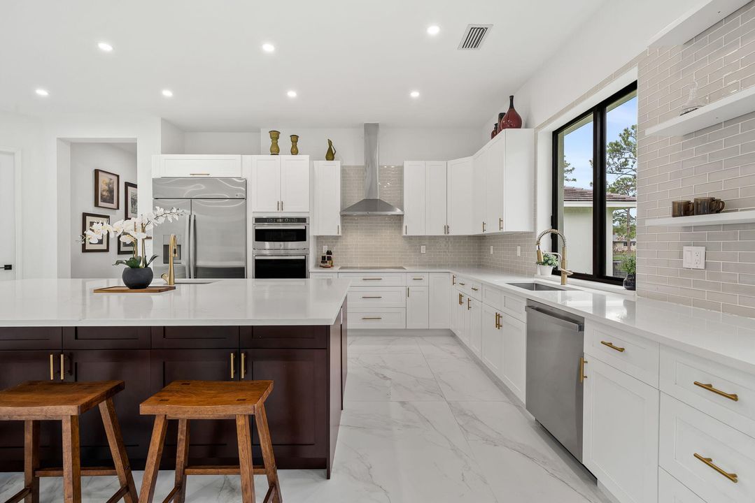 На продажу: $2,449,000 (5 спален, 6 ванн, 5495 Квадратных фут)