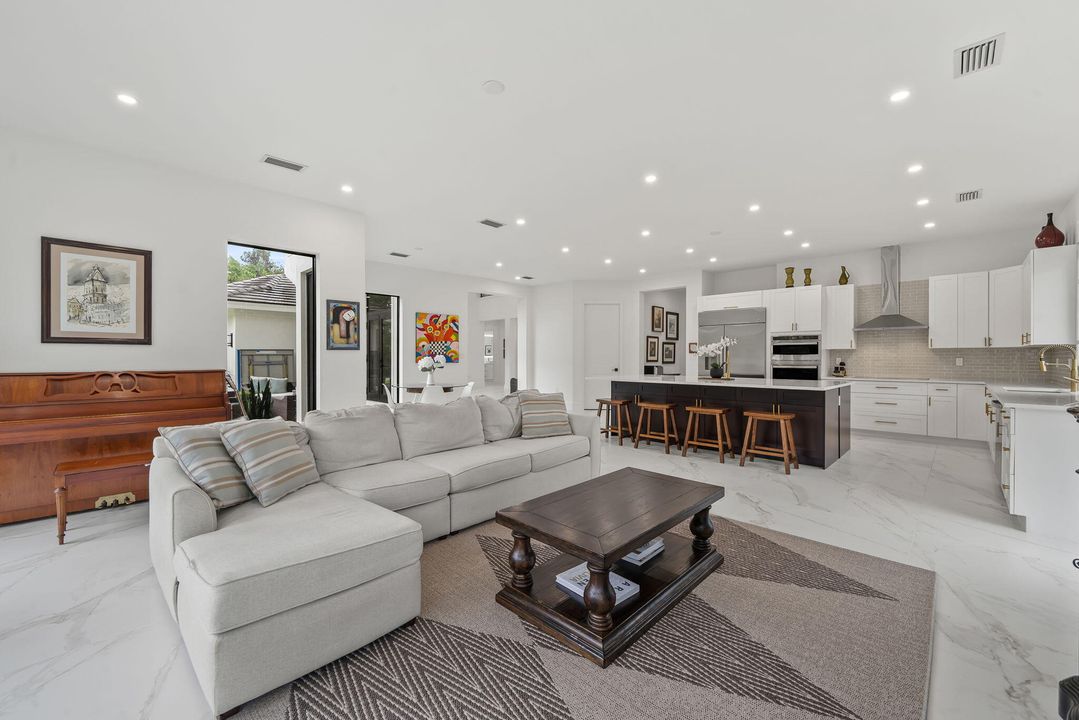 На продажу: $2,449,000 (5 спален, 6 ванн, 5495 Квадратных фут)