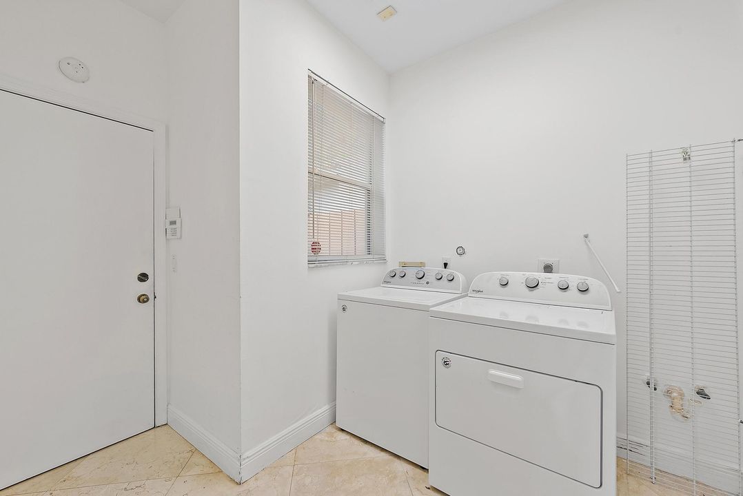 For Sale: $499,000 (3 beds, 2 baths, 2087 Square Feet)