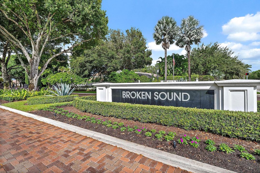 For Sale: $499,000 (3 beds, 2 baths, 2087 Square Feet)