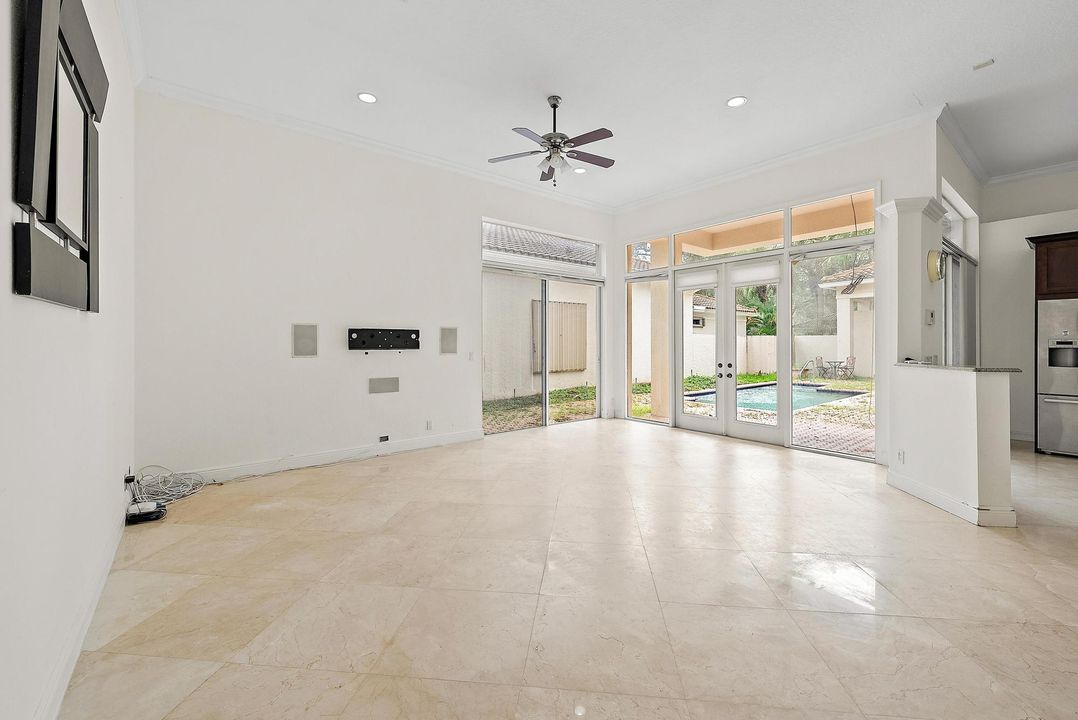 For Sale: $499,000 (3 beds, 2 baths, 2087 Square Feet)