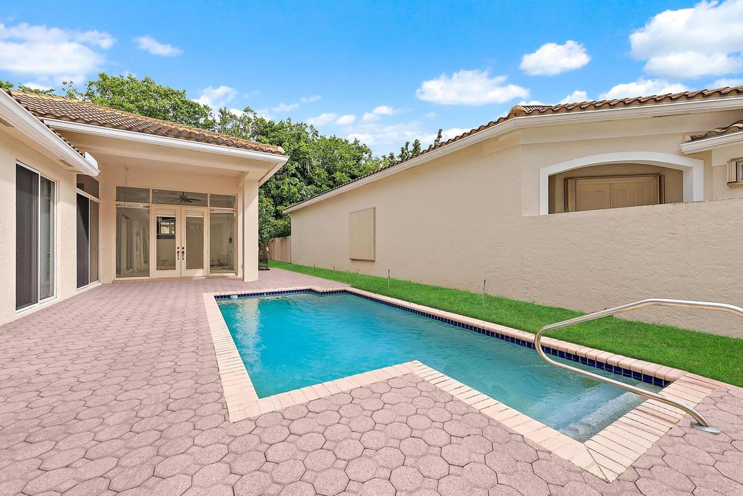 For Sale: $499,000 (3 beds, 2 baths, 2087 Square Feet)