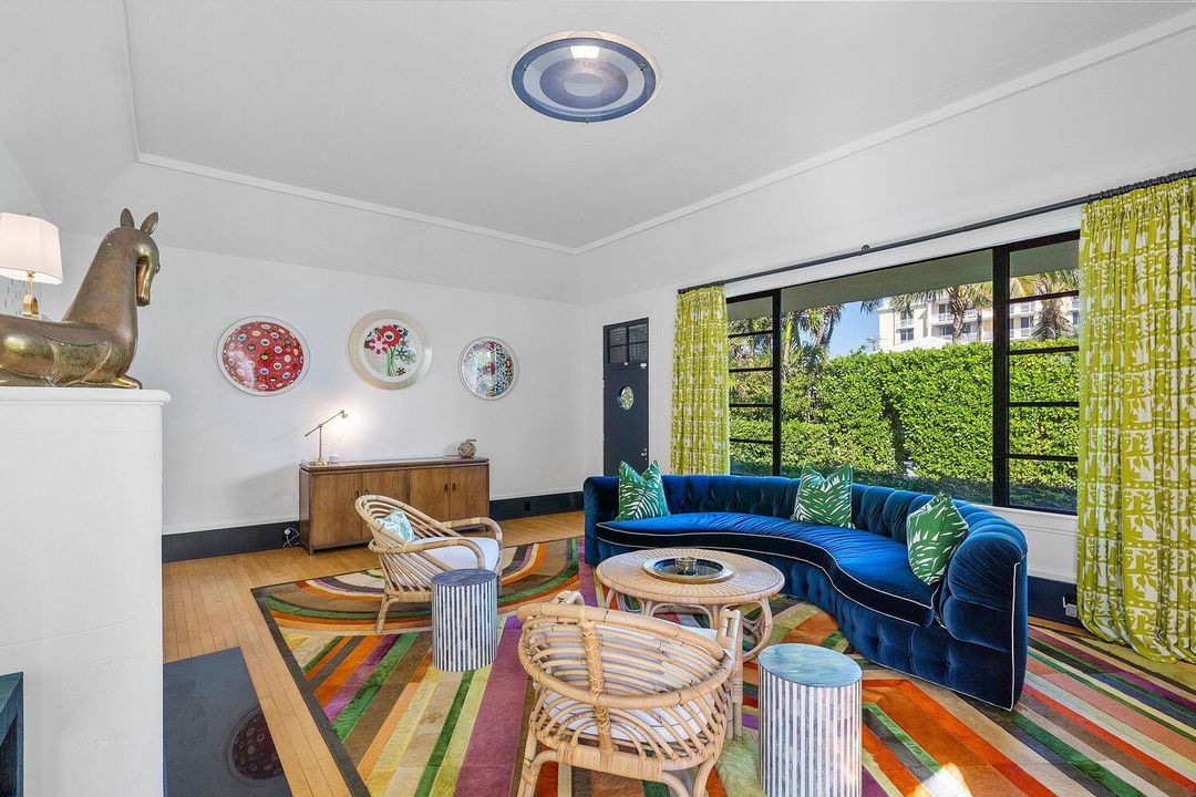 For Sale: $8,895,000 (3 beds, 2 baths, 2300 Square Feet)