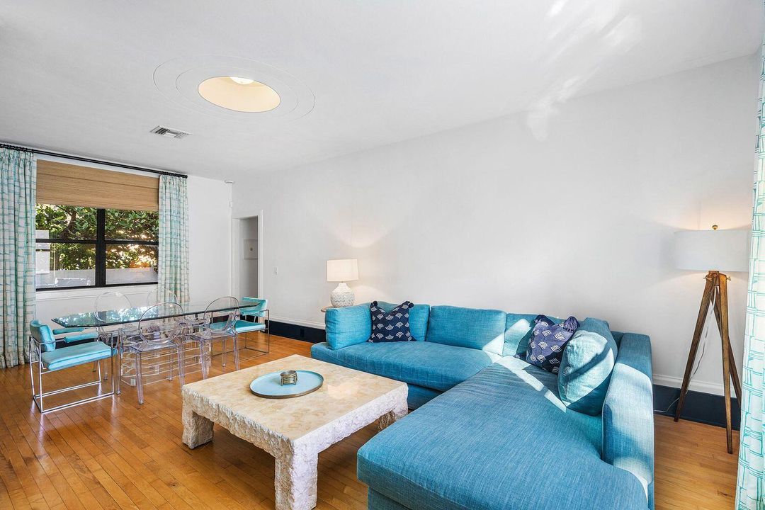 For Sale: $8,895,000 (3 beds, 2 baths, 2300 Square Feet)