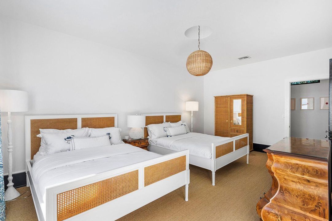 For Sale: $8,895,000 (3 beds, 2 baths, 2300 Square Feet)