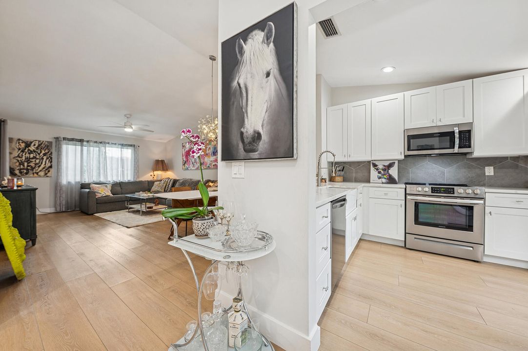 For Sale: $248,500 (2 beds, 2 baths, 1120 Square Feet)