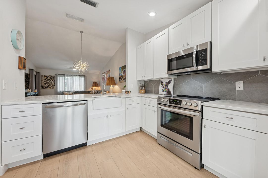 For Sale: $248,500 (2 beds, 2 baths, 1120 Square Feet)