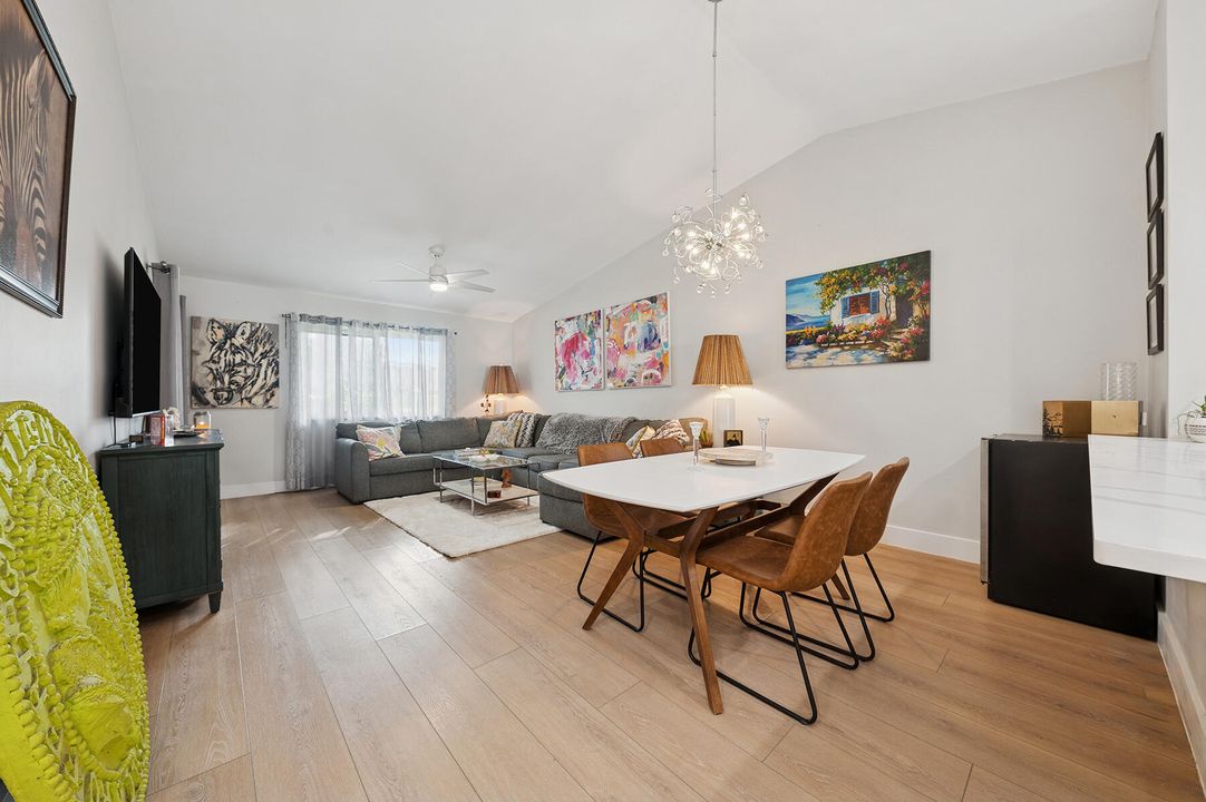 For Sale: $248,500 (2 beds, 2 baths, 1120 Square Feet)