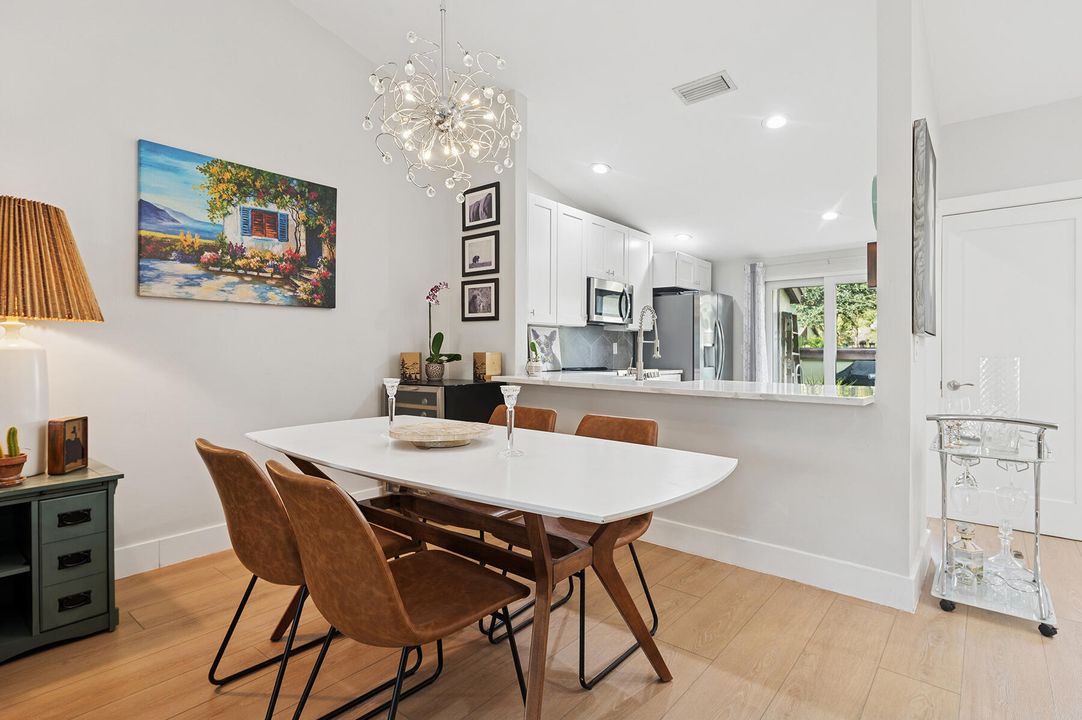 For Sale: $248,500 (2 beds, 2 baths, 1120 Square Feet)