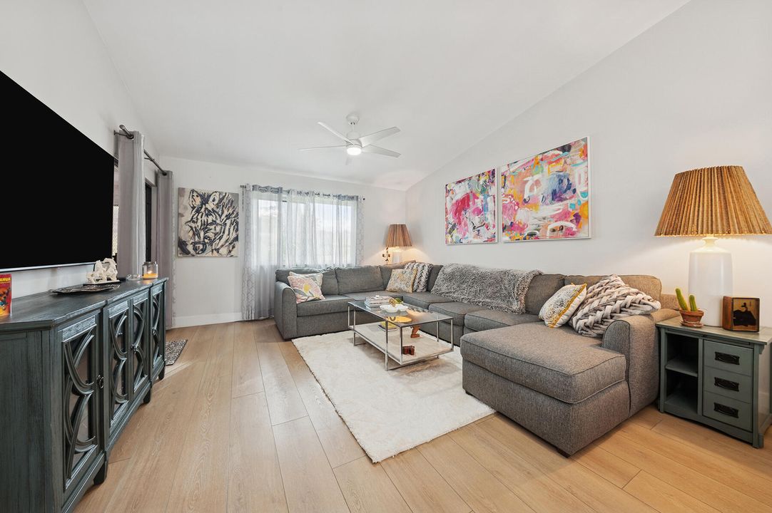 For Sale: $248,500 (2 beds, 2 baths, 1120 Square Feet)