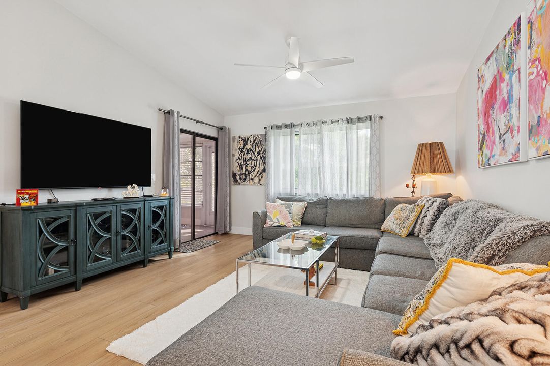 For Sale: $248,500 (2 beds, 2 baths, 1120 Square Feet)