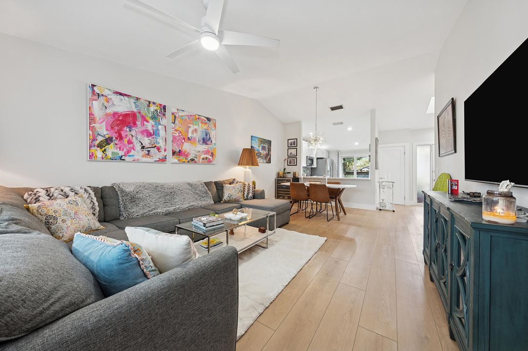 For Sale: $248,500 (2 beds, 2 baths, 1120 Square Feet)