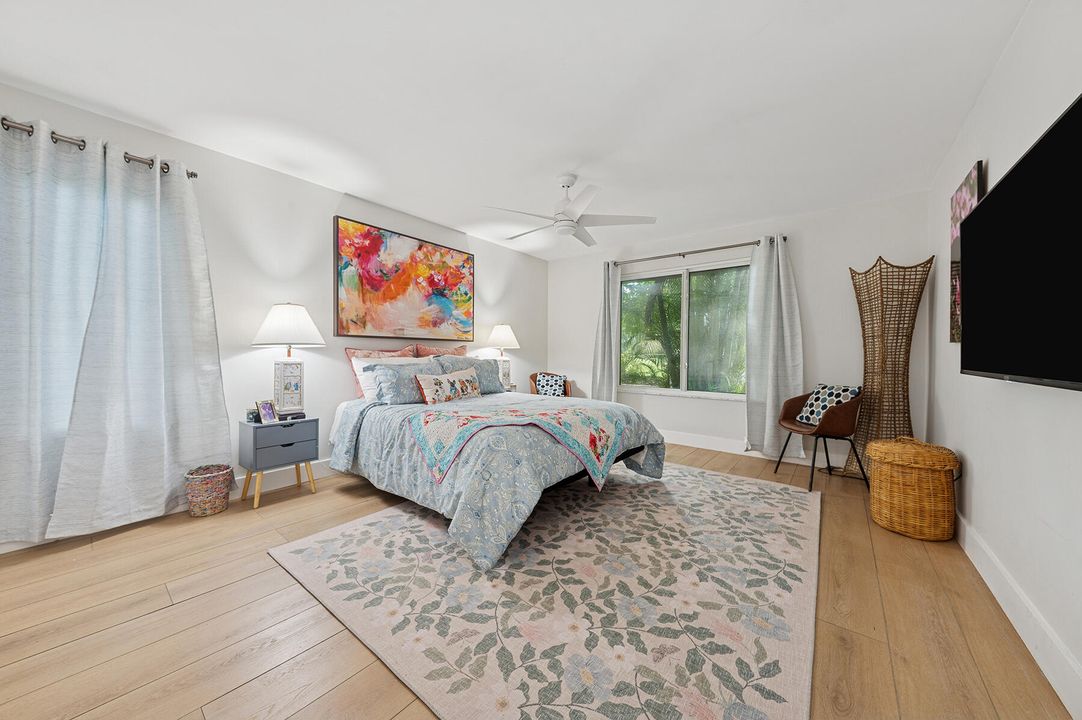 For Sale: $248,500 (2 beds, 2 baths, 1120 Square Feet)