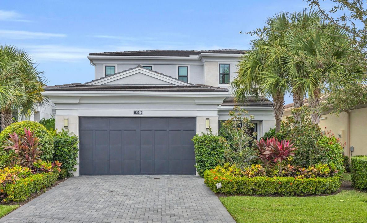 For Sale: $2,200,000 (3 beds, 3 baths, 3162 Square Feet)