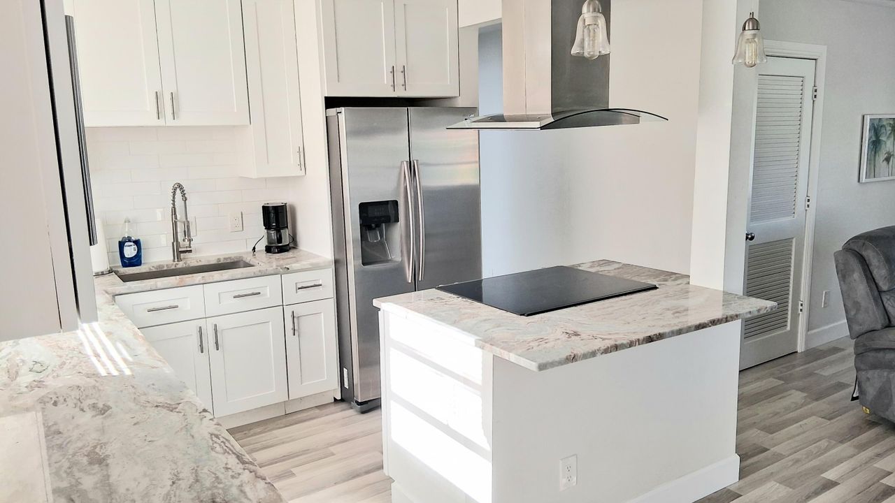 Под контрактом: $3,200 (4 спален, 2 ванн, 1215 Квадратных фут)