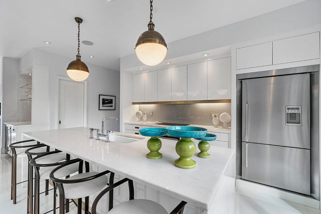 For Rent: $25,000 (3 beds, 3 baths, 2219 Square Feet)